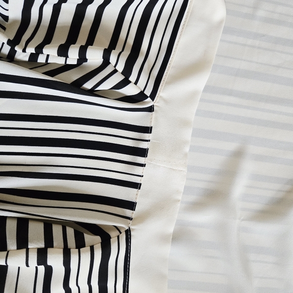 Flare Abaya Dress Striped Front Open Elasticated Cuffs Cream/ Black Size M - Picture 6 of 8